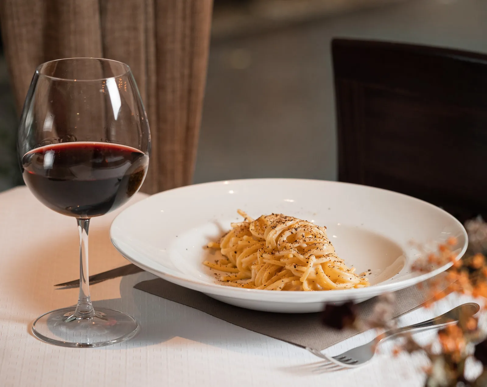Spaghetti mit einem feinen Tropfen Wein