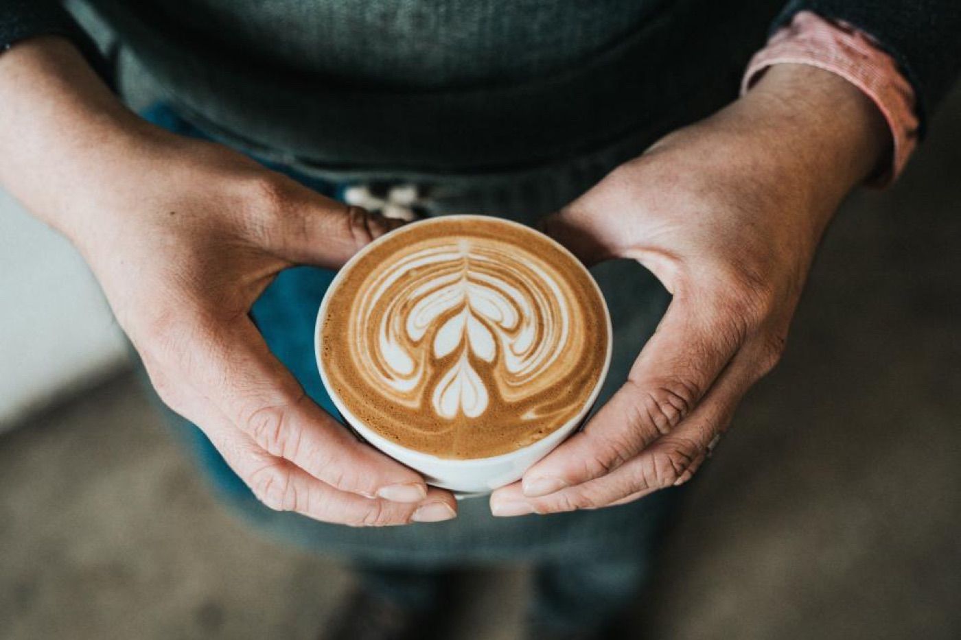 Cappuccino mit Milchschaum-Muster